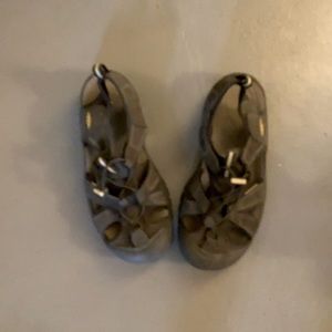 Keen he king and water shoes.
